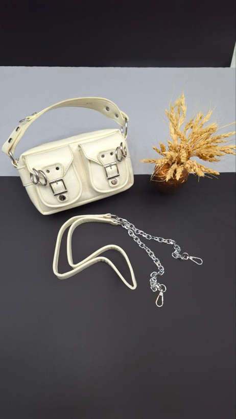 "کیف زنانه مدل بنگل با طراحی ظریف و لوکس، ترکیبی از زیبایی و کارایی."