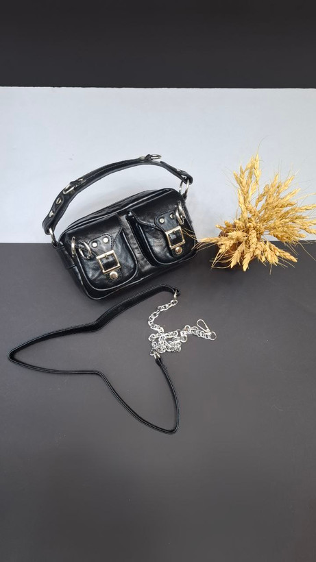 "کیف زنانه مدل بنگل با طراحی ظریف و لوکس، ترکیبی از زیبایی و کارایی."