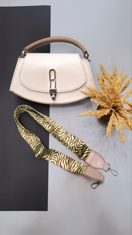 "کیف دستی و دوشی زنانه مدل پریفا با بند قابل تنظیم و دسته کوتاه."