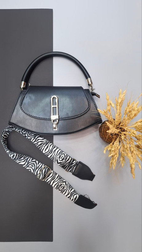 "کیف دستی و دوشی زنانه مدل پریفا با بند قابل تنظیم و دسته کوتاه."