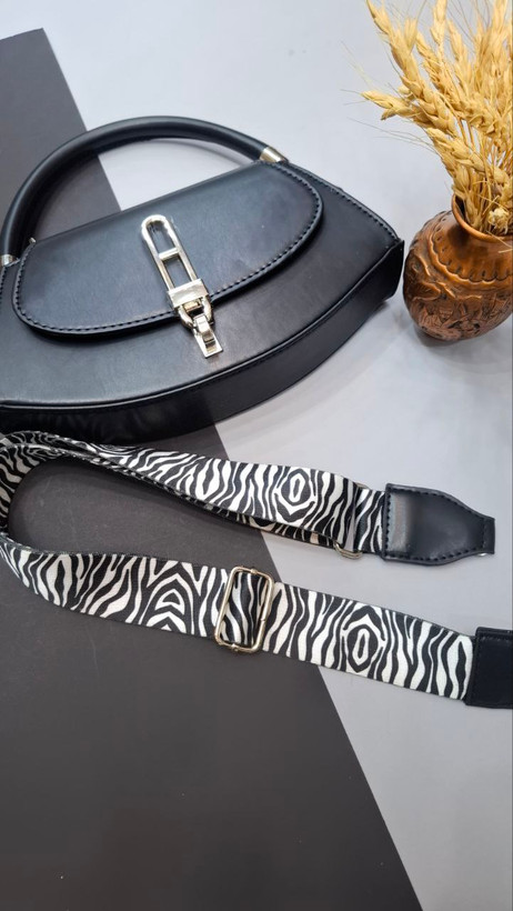 "کیف دستی و دوشی زنانه مدل پریفا با بند قابل تنظیم و دسته کوتاه."