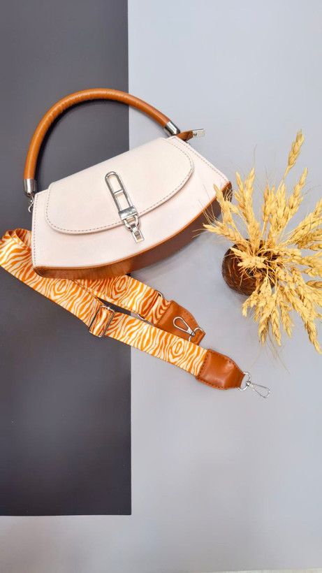 "کیف دستی و دوشی زنانه مدل پریفا با بند قابل تنظیم و دسته کوتاه."