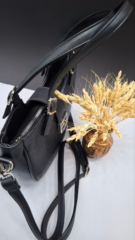 "کیف زنانه قایقی مدل فارنلایت با چرم مصنوعی و بند بلند اسپرت."