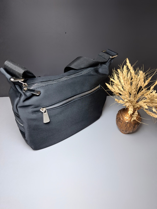 کیف اسپرت دوشی زنانه و دخترانه مدل سار، کیف پارچهای قابل شستشو با بند دوشی بلند، دو جیب اصلی، یک جیب پشت و دو جیب جلو با دکمه مگنتی