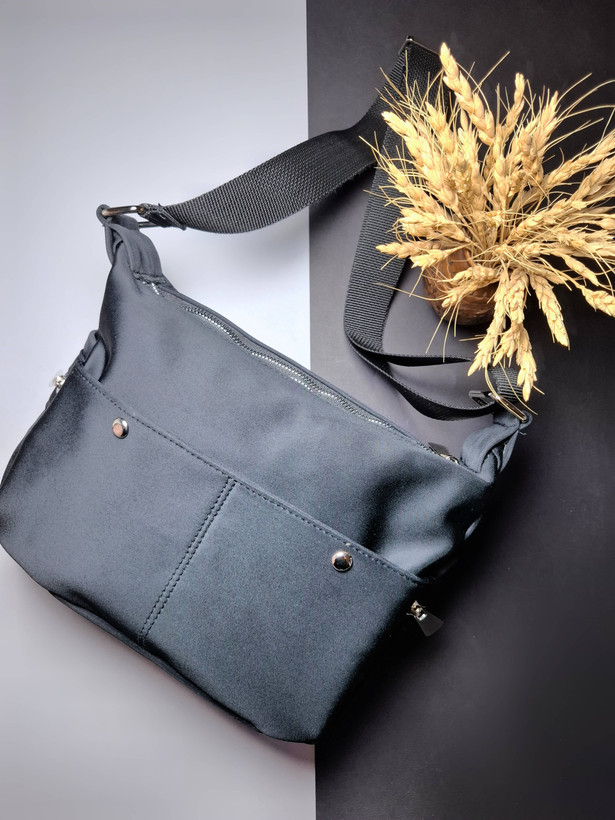 کیف اسپرت دوشی زنانه و دخترانه مدل سار، کیف پارچهای قابل شستشو با بند دوشی بلند، دو جیب اصلی، یک جیب پشت و دو جیب جلو با دکمه مگنتی