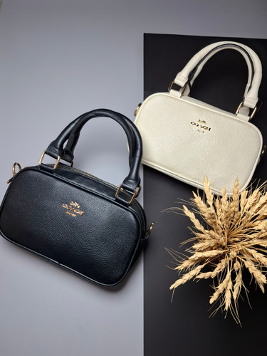 "کیف دخترانه اسپرت کوچک با بند چرمی بلند و طراحی شیک"