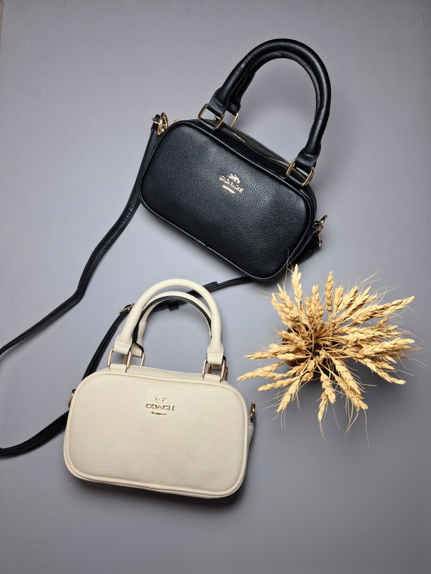 "کیف دخترانه اسپرت کوچک با بند چرمی بلند و طراحی شیک"