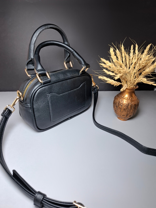 "کیف دخترانه اسپرت کوچک با بند چرمی بلند و طراحی شیک"