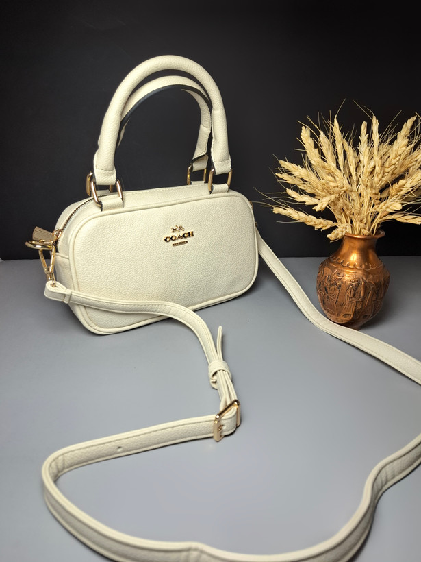 "کیف دخترانه اسپرت کوچک با بند چرمی بلند و طراحی شیک"