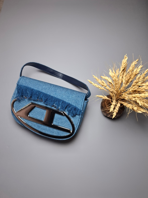 "کیف دخترانه دستی و دوشی اسپرت مدل ویزل با طراحی جین و یراق دیزل"