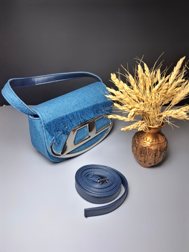 "کیف دخترانه دستی و دوشی اسپرت مدل ویزل با طراحی جین و یراق دیزل"