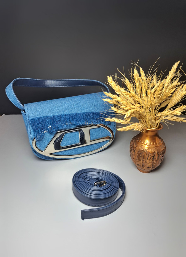 "کیف دخترانه دستی و دوشی اسپرت مدل ویزل با طراحی جین و یراق دیزل"