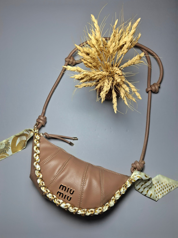 "کیف فانتزی با یراق miu miu و تک زیپ"