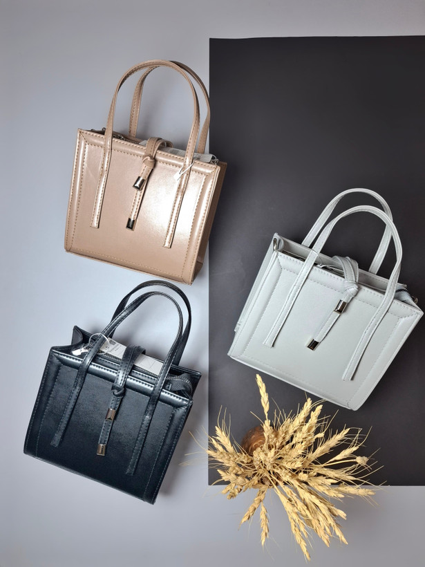 کیف اسپرت دخترانه دستی و دوشی مدل چیکات با بند بلند و طراحی مربعی