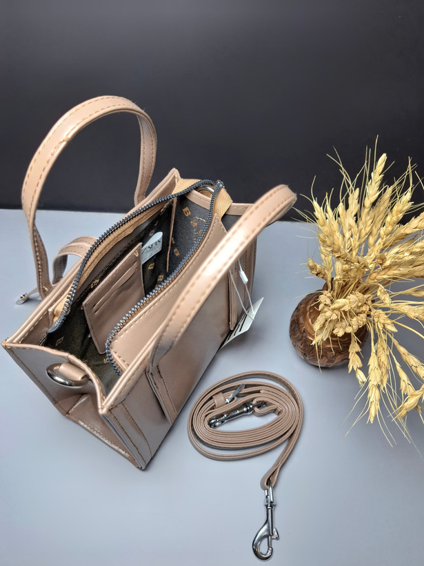 کیف اسپرت دخترانه دستی و دوشی مدل چیکات با بند بلند و طراحی مربعی