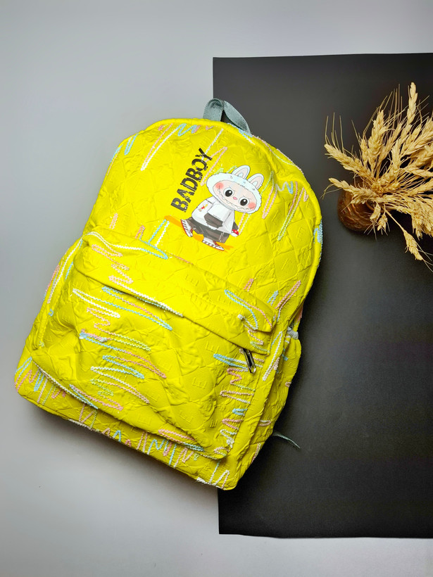 کوله پشتی لبوبو با پارچه خاص خارجی، نواردوزی رنگی، دو زیپ اصلی و جیب کنار، سبک و قابل شستوشو