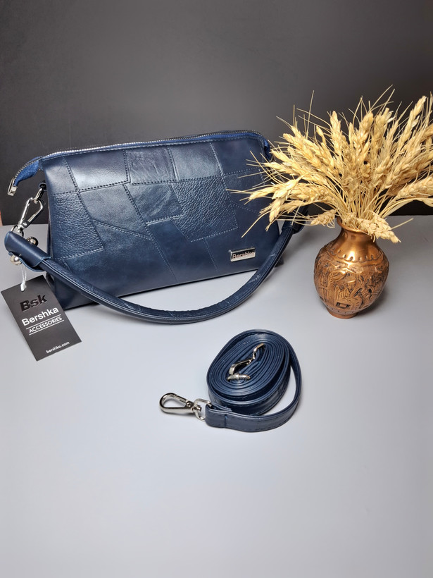 کیف دستی و دوشی زنانه و دخترانه برشکا با چرم صنعتی، دسته کوتاه و بند بلند، سه بخش داخلی و استایل کژوال