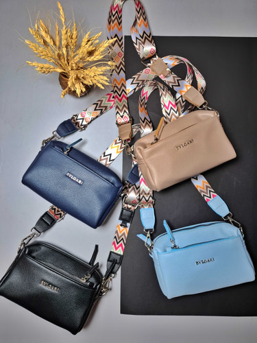 نمای جلویی کیف بولگاری سه زیپ با طراحی فانتزی