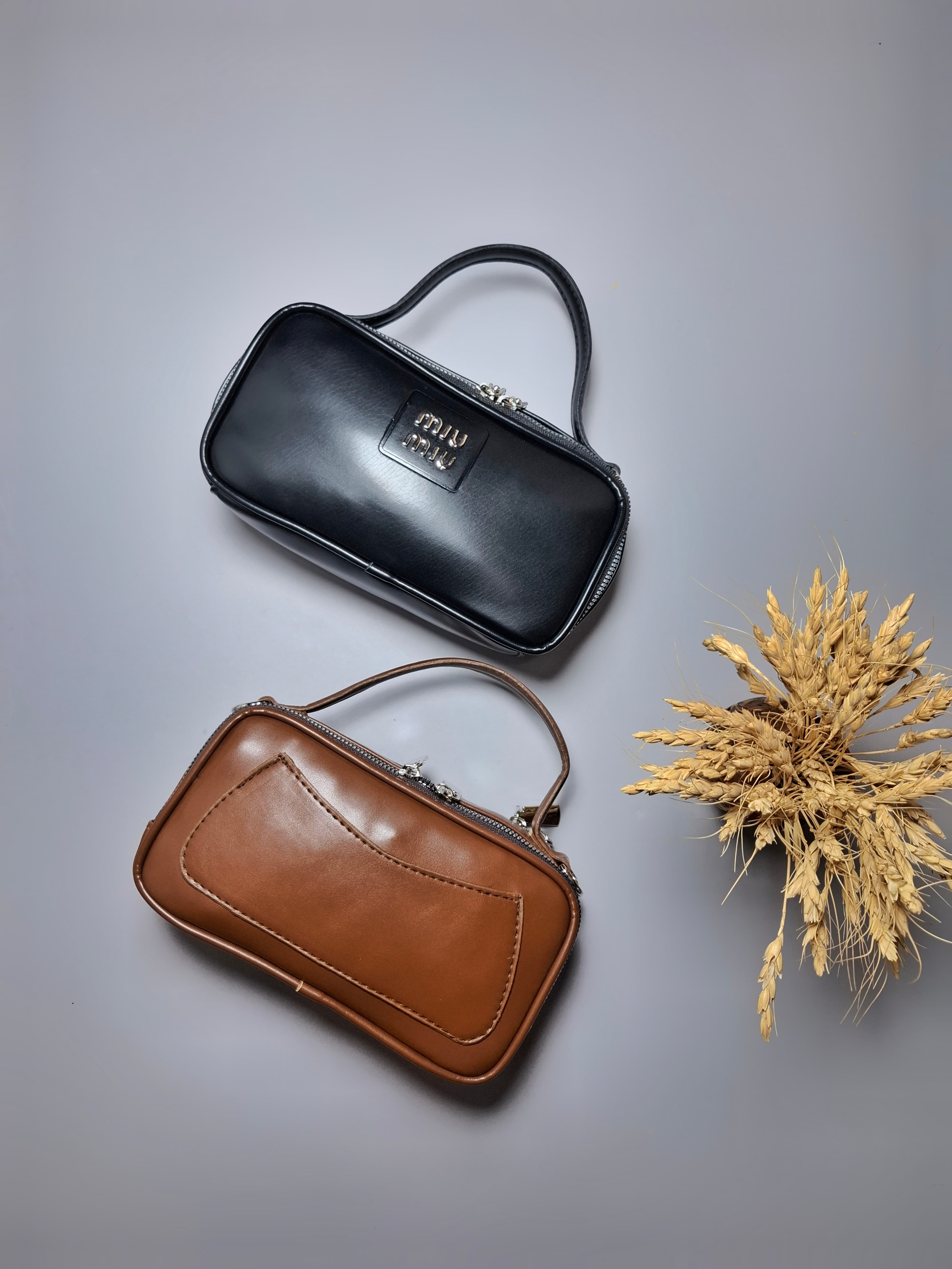 کیف فانتزی دخترانه و زنانه با بند بلند قابل تنظیم، چرم صنعتی وارداتی و آستر پارچه‌ای با کیفیت.