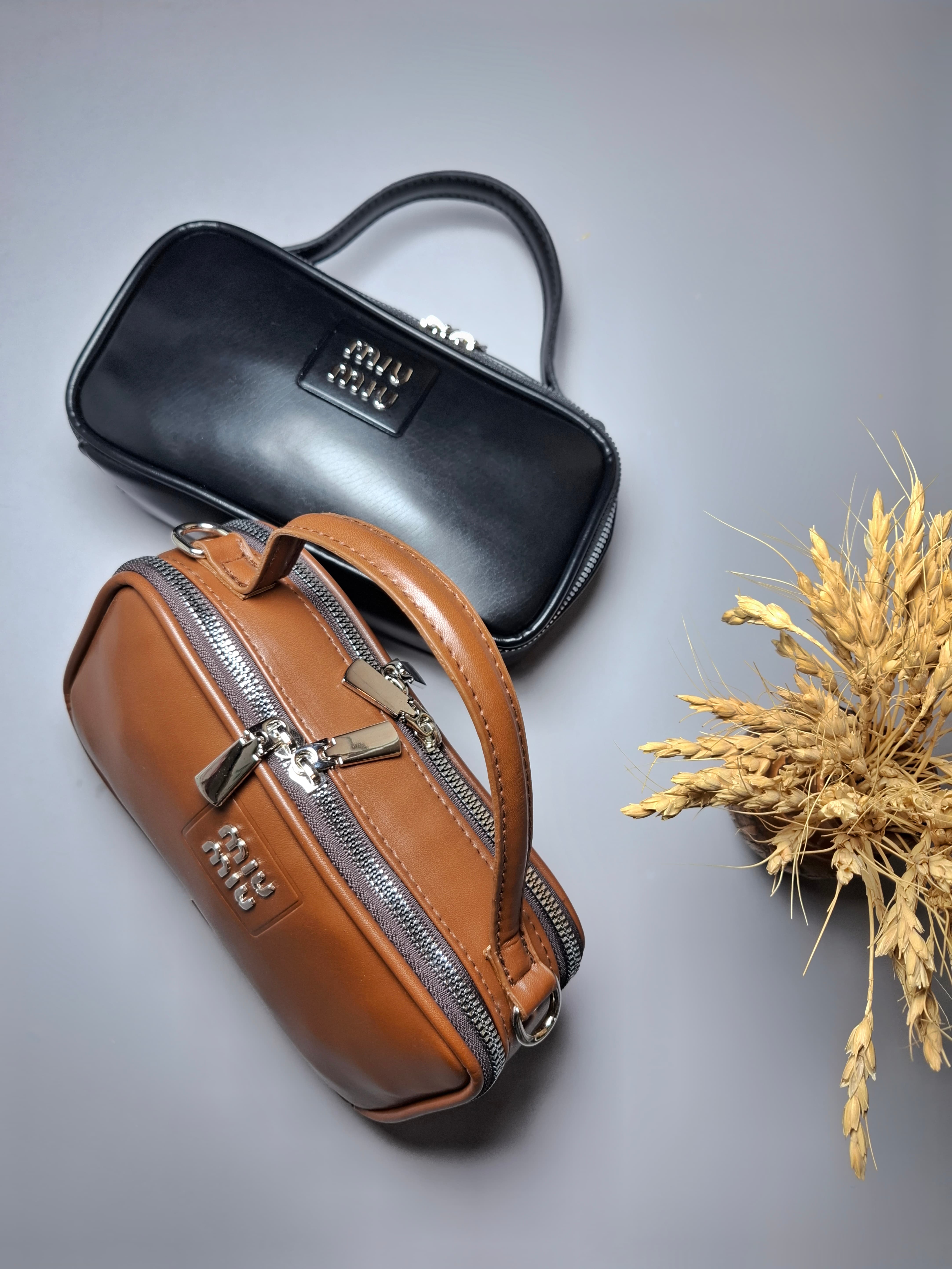 کیف فانتزی دخترانه و زنانه با بند بلند قابل تنظیم، چرم صنعتی وارداتی و آستر پارچه‌ای با کیفیت.