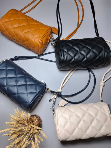 "کیف دوشی زنانه و دخترانه مدل شنل با گلدوزی شنل و طراحی ساده"