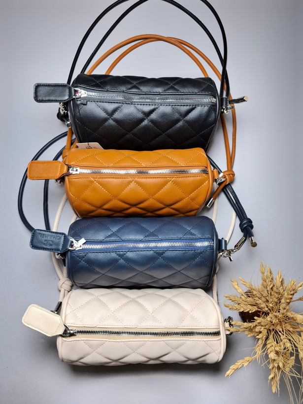 "کیف دوشی زنانه و دخترانه مدل شنل با گلدوزی شنل و طراحی ساده"