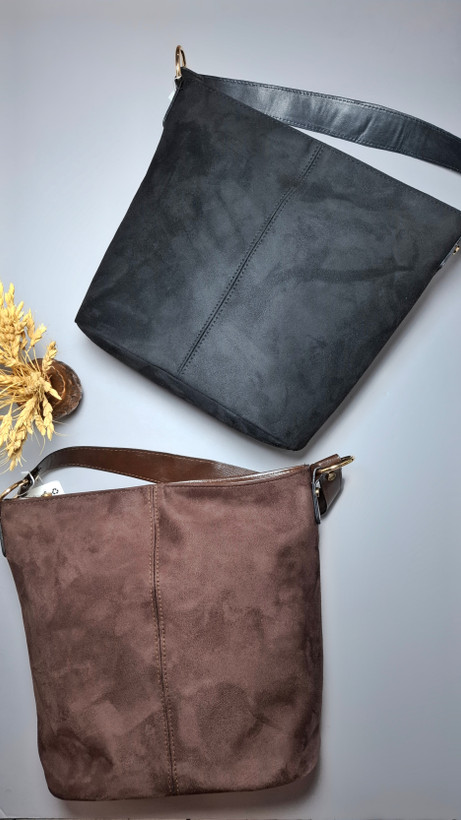 "کیف دوشی زنانه دخترانه مدل کلاسیکا از جنس سوییت با طراحی مینیمال و ساده"