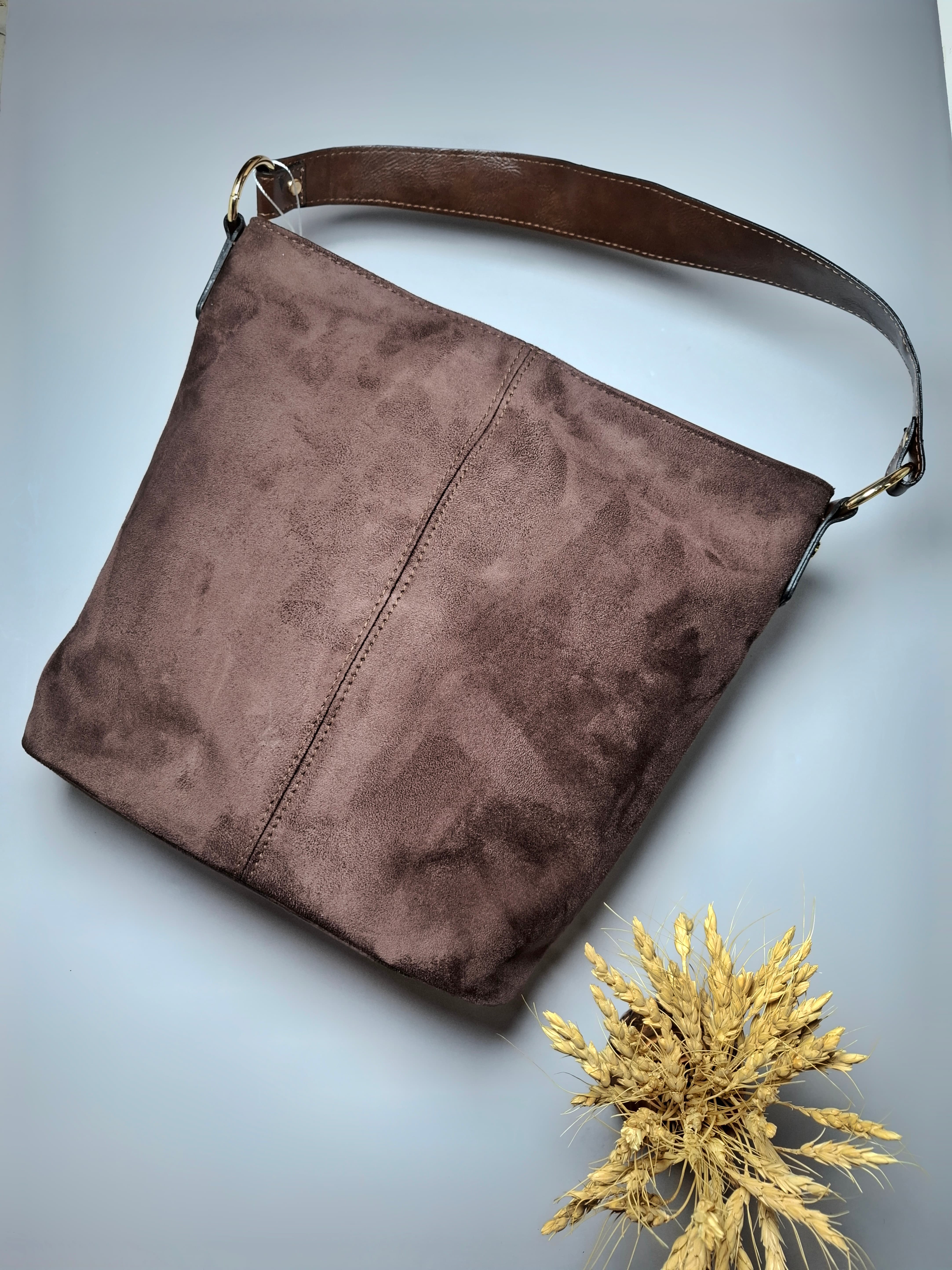 "کیف دوشی زنانه دخترانه مدل کلاسیکا از جنس سوییت با طراحی مینیمال و ساده"