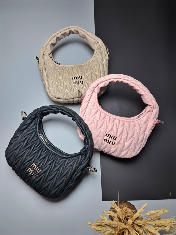 "کیف فانتزی دخترانه میومیو با گلدوزی زیبا و زنجیر استیل قابل تنظیم، طراحی شیک و جادار"