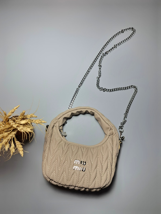 "کیف فانتزی دخترانه میومیو با گلدوزی زیبا و زنجیر استیل قابل تنظیم، طراحی شیک و جادار"