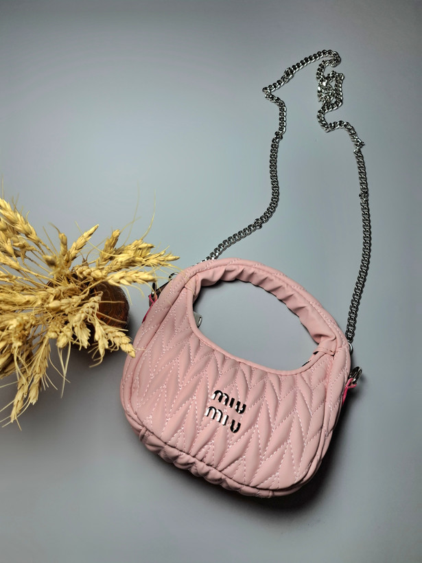 "کیف فانتزی دخترانه میومیو با گلدوزی زیبا و زنجیر استیل قابل تنظیم، طراحی شیک و جادار"