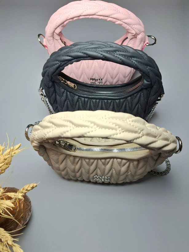 "کیف فانتزی دخترانه میومیو با گلدوزی زیبا و زنجیر استیل قابل تنظیم، طراحی شیک و جادار"