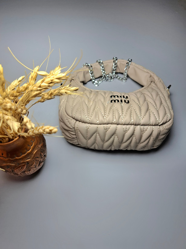 "کیف فانتزی دخترانه میومیو با گلدوزی زیبا و زنجیر استیل قابل تنظیم، طراحی شیک و جادار"