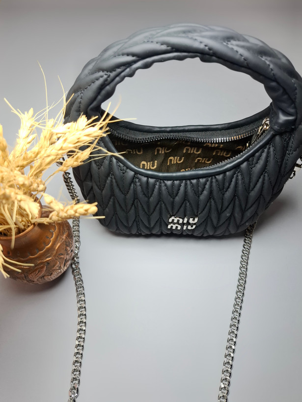 "کیف فانتزی دخترانه میومیو با گلدوزی زیبا و زنجیر استیل قابل تنظیم، طراحی شیک و جادار"