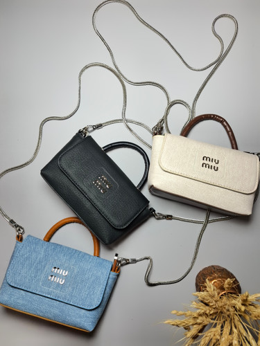 "کیف فانتزی دخترانه میومیو مدل زمرد با طراحی مینی و زنجیر استیل، مناسب استفاده روزمره و مهمانی"